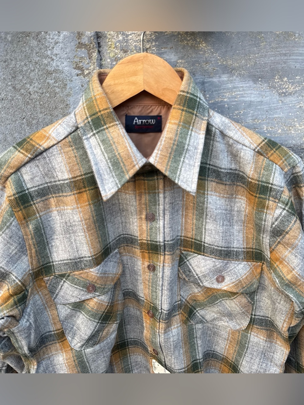Vintage 80s-90s Arrow Men's M Wool Flannel Plaid Long Sleeve Button-Up Shirt